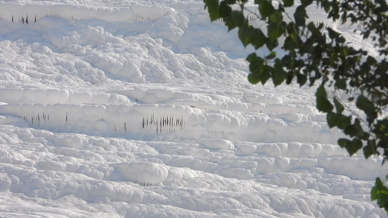 Türkiye'deki Pamukkale'nin Beyaz Traverten Terasları