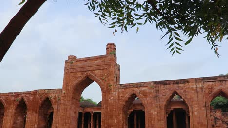 Antigua-Gran-Mezquita-Llamada-Adhai-Din-Ka-Jhonpra-Arquitectura-Vintage-En-El-Día-Desde-Diferentes-ángulos-El-Video-Se-Tomó-En-Adhai-Din-Ka-Jhonpra-En-Ajmer-Rajasthan-India-El-19-De-Agosto-De-2023