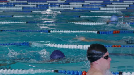 Swimmers-swimming-into-the-pool