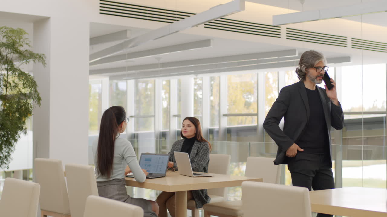 reunión de negocios en una oficina moderna