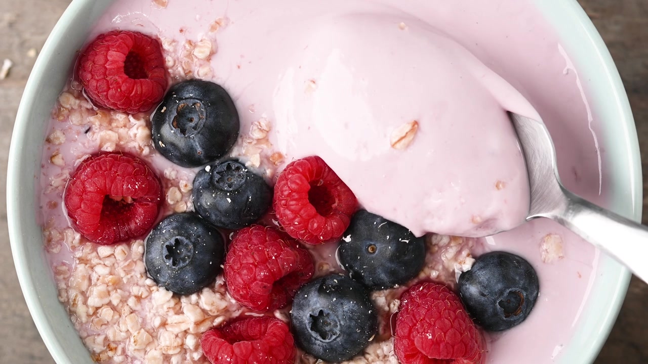 Healthy smoothie bowl with berries