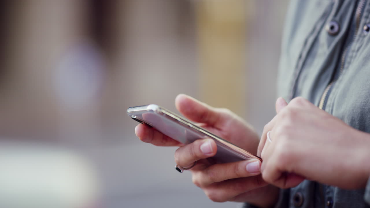 4k de imágenes de una mujer irreconocible usando