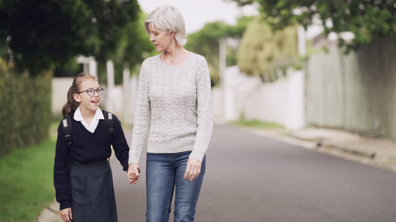 그들은 요즘 학교에서 너무 많은 일을 합니다.