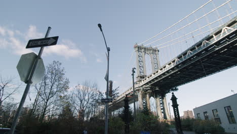 El-Puente-De-Manhattan-Nueva-York-En-La-Hora-Dorada