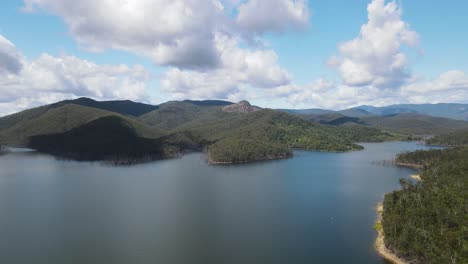 Unique-view-of-Pages-Pinnacle-a-tertiary-rhyolite-volcanic-plug-on-a-ridge-with-Hinze-Dam-below