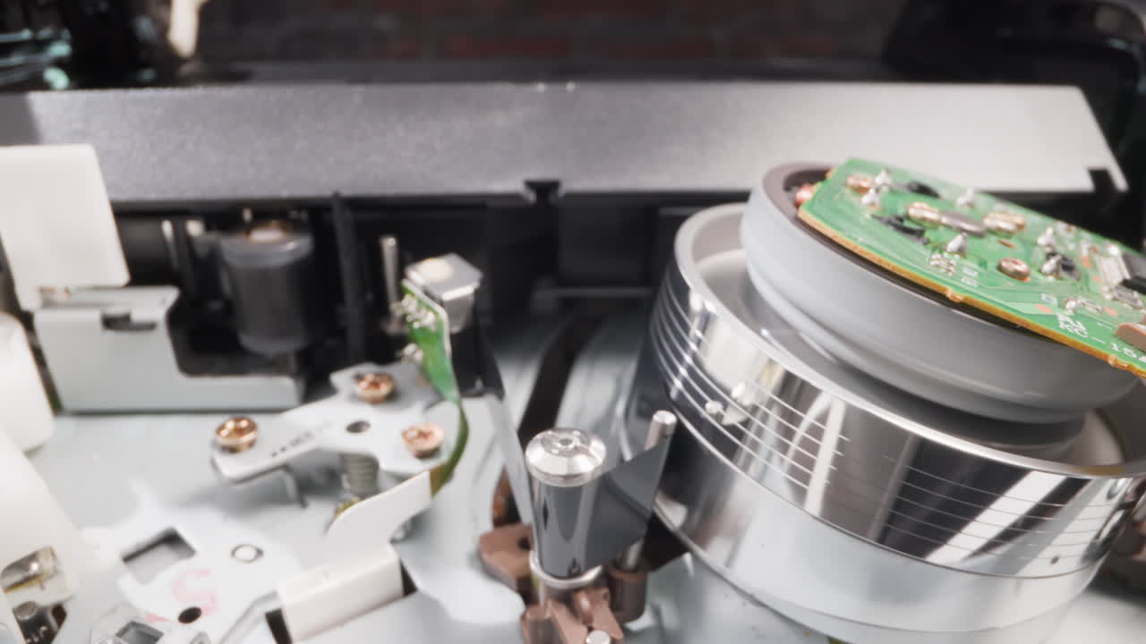 빈티지 비디오 테이프 레코더의 세부 사항 스트립 작업