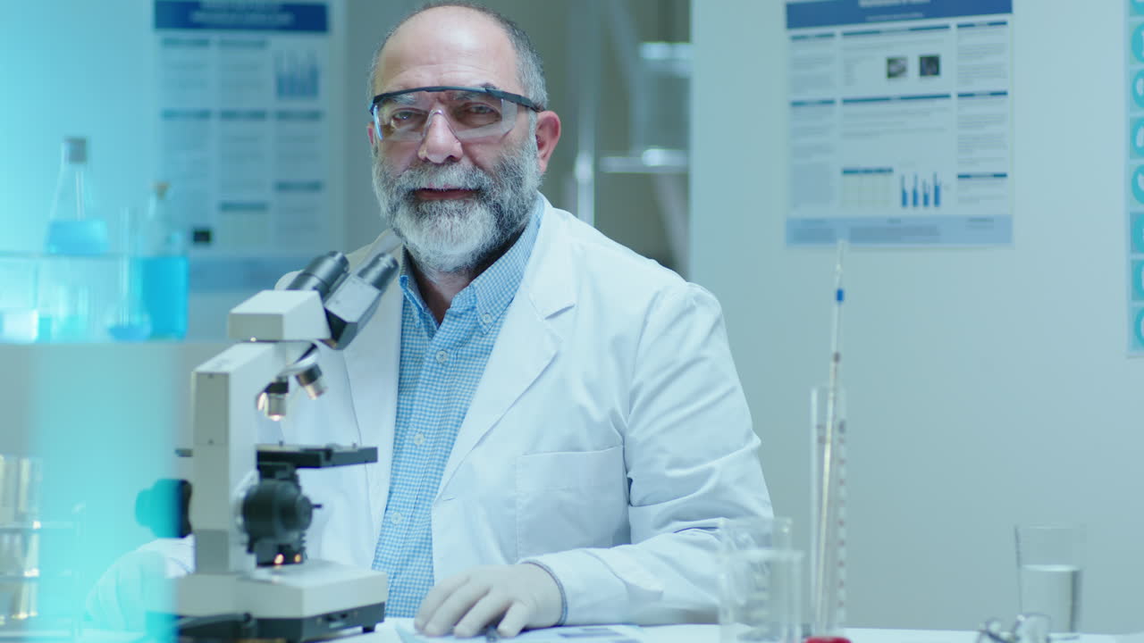 científico en el laboratorio