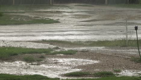 Schwerer-Regen-Sturm-Überschwemmung-Straße-Und-Gehweg-Australien-Victoria-Gippsland-Maffra