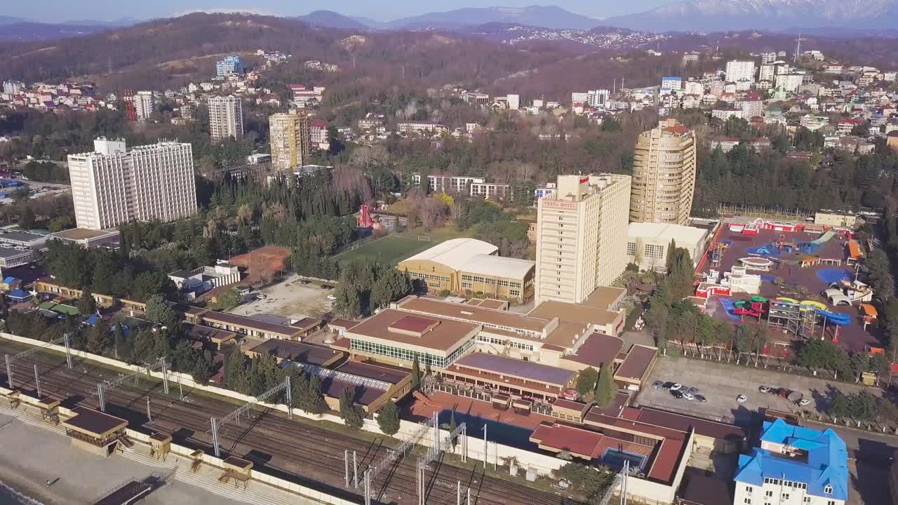 vista aérea de una ciudad turística costera