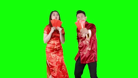 couple show red envelopes on chinese new year