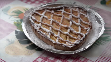 primer plano de la pastelería tradicional de pascua de la famosa ciudad italiana de nápoles llamada pastiera napoletana 4k