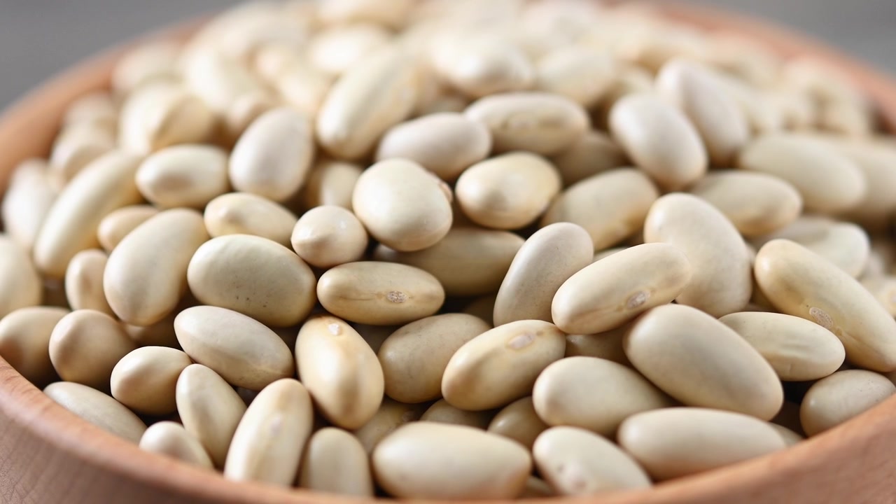 Rotating White Beans background