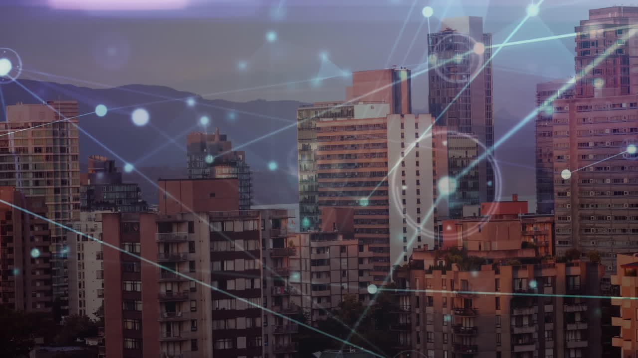 animación de la red de conexiones y senderos de luz azul contra la vista aérea del paisaje urbano