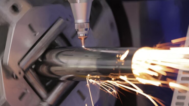 Taglio laser e a gas CNC del metallo, tecnologia industriale moderna.