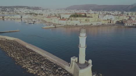 Chania-Viejo-Puerto-Faro-Puesta-De-Sol-Vista-Aérea-Drone