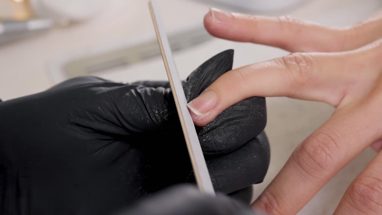 진행 중인 매니큐어