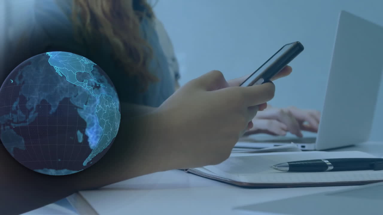 animación del globo sobre diversos colegas usando teléfonos inteligentes y portátiles