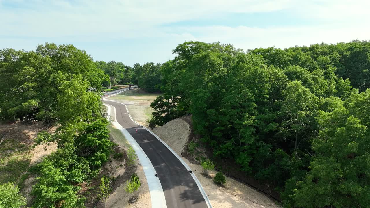 포스팅 후 거리를 가로질러 앞으로 트랙