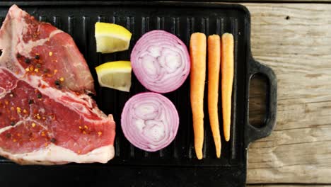 Marinated-steak-and-ingredients-on-grill-tray