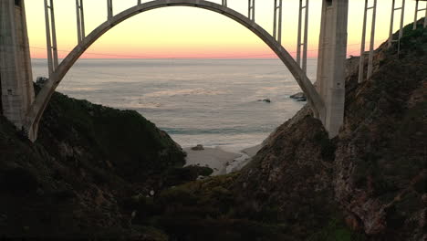 puente bixby en big sur al amanecer