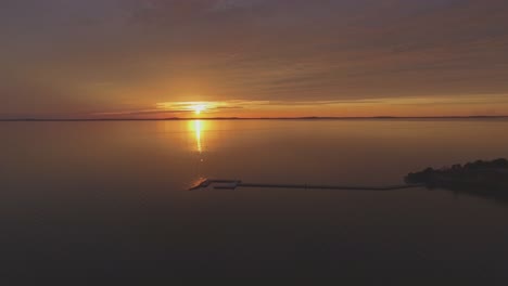 Vente-Kap-Horn-Konkrete-Pier-Bei-Sonnenuntergang