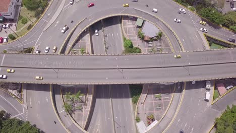hermosas tomas aéreas de las carreteras de medellín, aguacatala glorieta, poblado