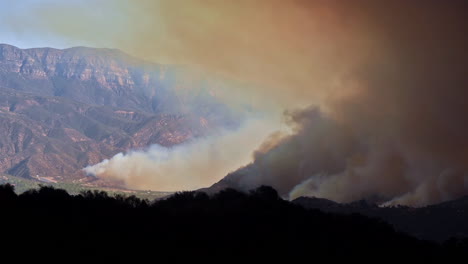 the thomas wildfire fire burns in ventura county southern california 3