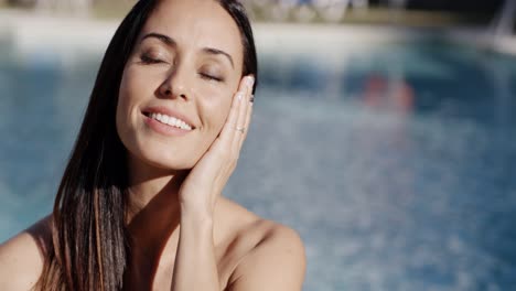 Happy-vivacious-woman-enjoying-summer-sunshine