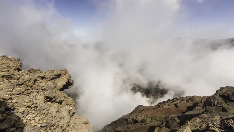 Zeitraffer-Von-Wolken-Auf-Einem-Berg-In-Spanien