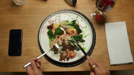 woman sharing dinner plate with boyfriend in restaurant. eating food concept.