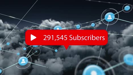 animación de las notificaciones de las redes sociales y la red de comunicación sobre nubes en el cielo oscuro