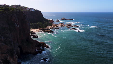 Paisaje-Natural-De-Acantilados-Escarpados-Y-Costa-Impresionante-En-Knysna-Heads