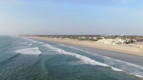 Vista-Aérea-Panorámica-Del-Paisaje-De-Huntington-Beach,-California,-Estados-Unidos.