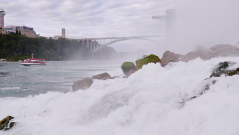 rocks at base of niagara falls