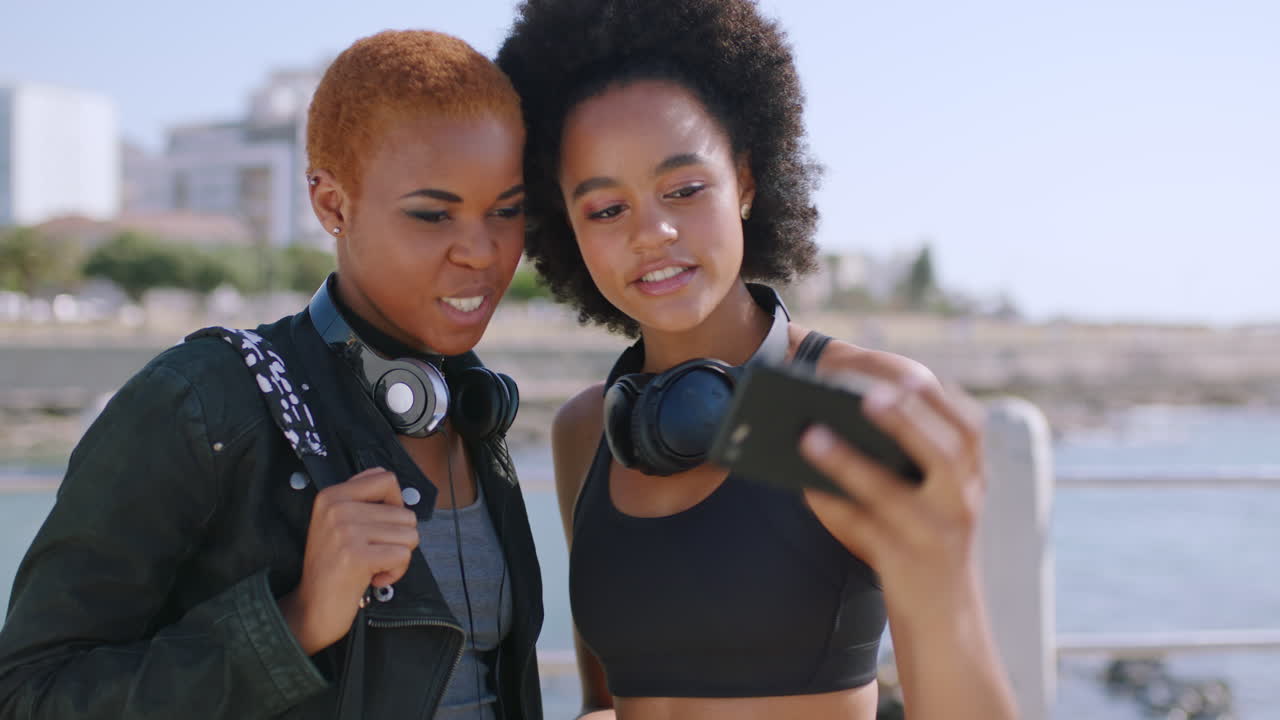 playa, selfie y amigas negras