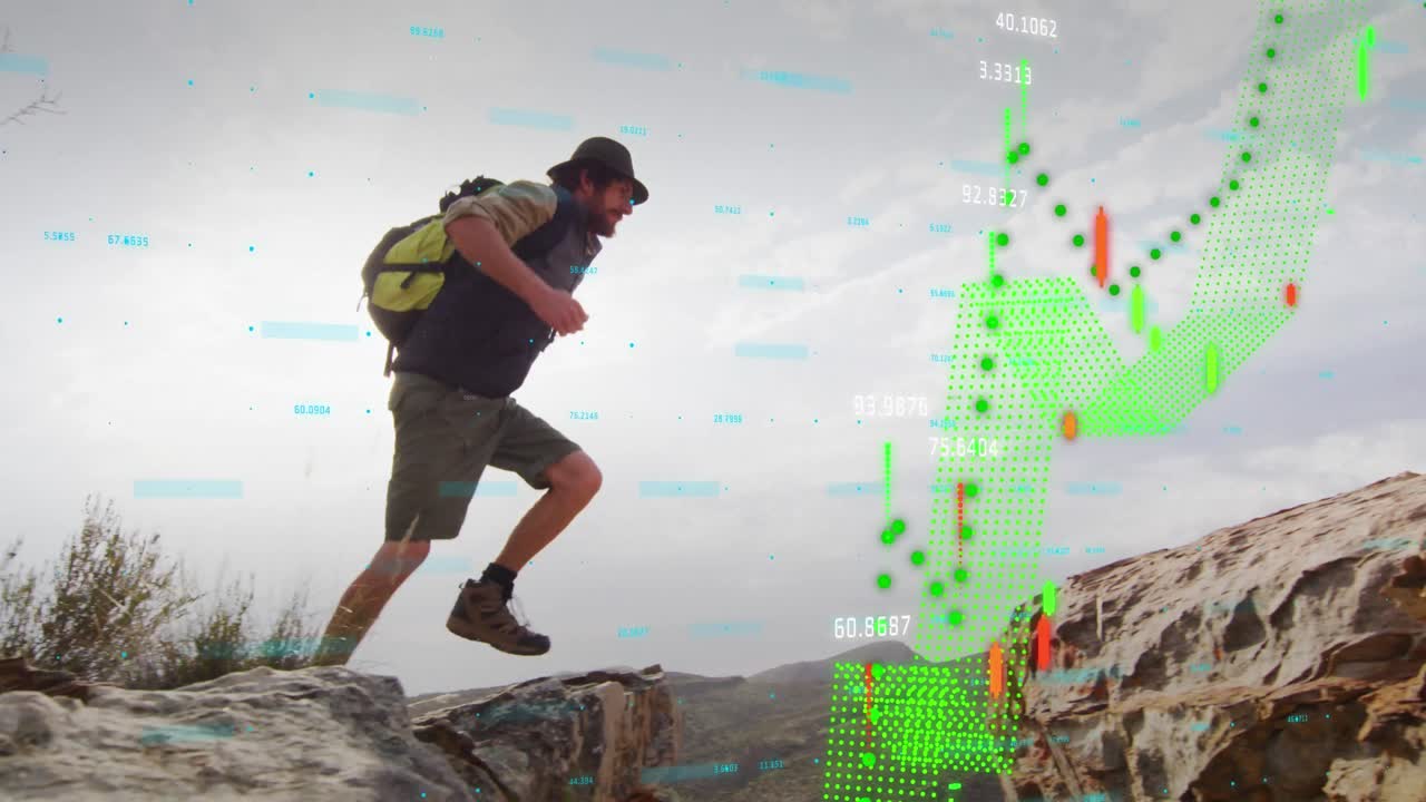 animación del procesamiento de datos sobre un excursionista caucásico en las montañas