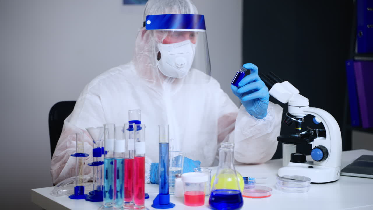 Científico trabajando en un laboratorio