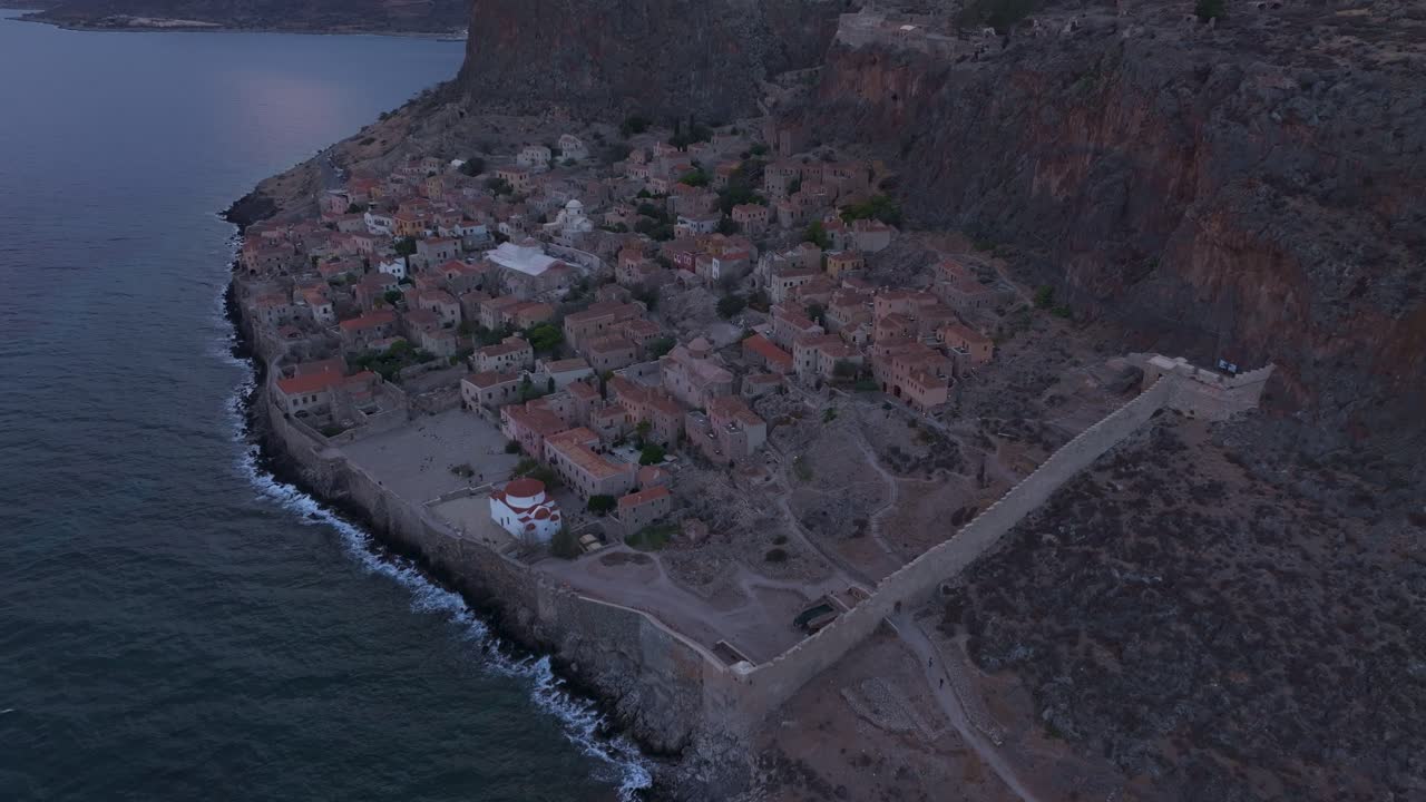 Gün batımı saatlerinde Yunanistan'daki Monemvasia