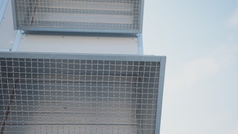 wire mesh protection on air inlets