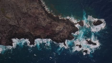 The-rugged-north-west-shore-of-maui,-hawaii,-with-crashing-waves,-aerial-view