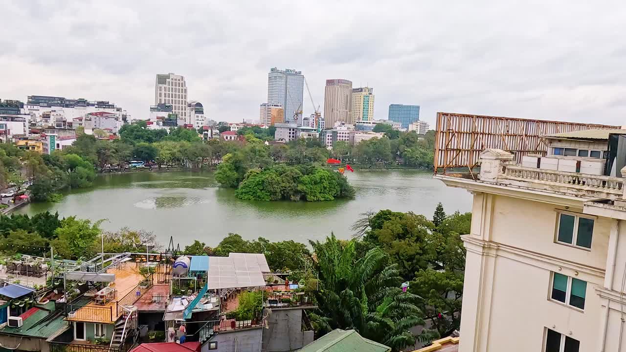 vista panorámica del paisaje urbano y el lago de hanoi