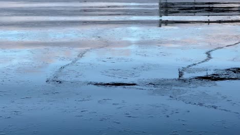 Ruhige-Winterküste-In-Norwegen,-Aufgenommen-In-Sanfter-Zeitlupe-Und-4K-Klarheit