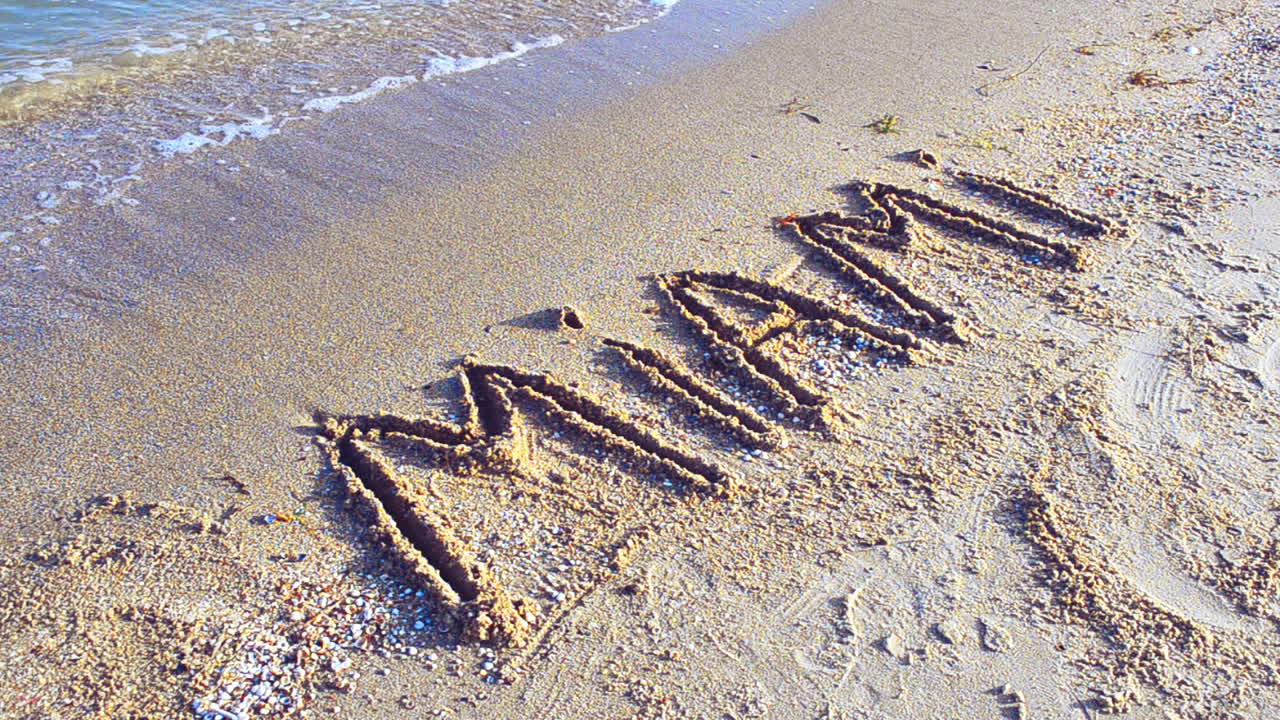 Kum üzerine Miami yazısı. Kum üzerine yazı.