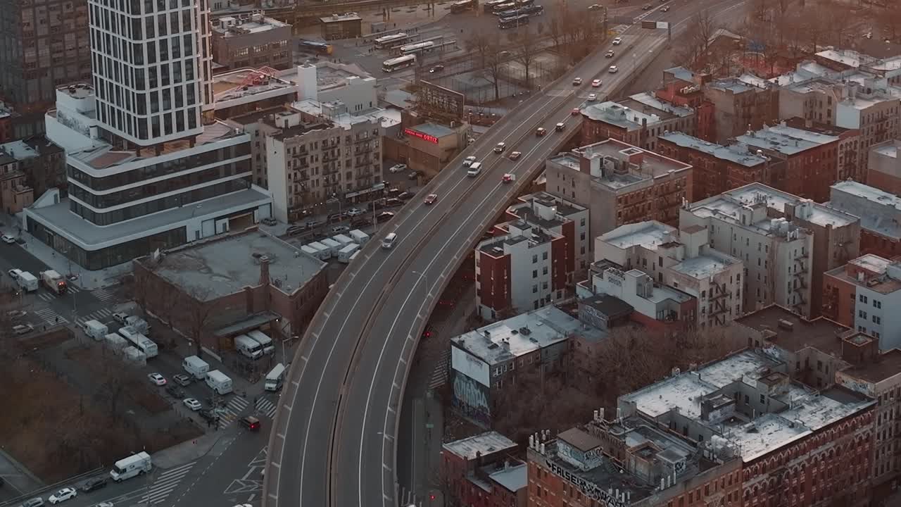 Provoz na dálnici v New Yorku za časného večera
