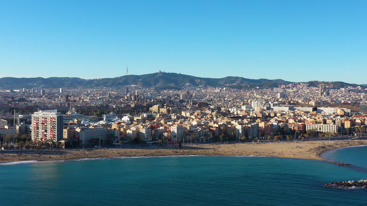 Spiaggia di Somorrostro, Barcellona, Catalogna, Spagna, vista aerea in una giornata di sole