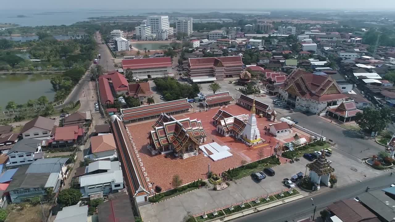 Rekaman Udara Kuil Bersejarah Wat Phra That Cheung Chum, Tengara Sakonnakorn, Thailand