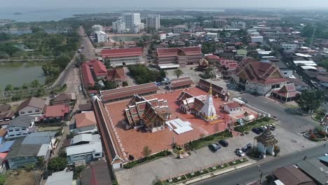 Aerial-Footage-of-Historic-Wat-Phra-That-Cheung-Chum-Temple,-Landmark-of-Sakonnakorn,-Thailand