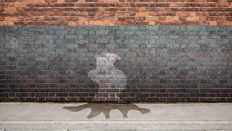 un árbol cgi creciendo contra una pared de ladrillo