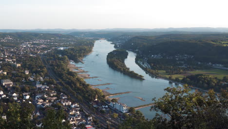 Beautiful-shot-of-the-river-Rhine-Siebengebirge-near-Bonn-in-summer,-just-before-sunset