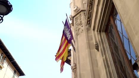 Banderas-De-Palma-De-Mallorca-Moviéndose-En-El-Viento